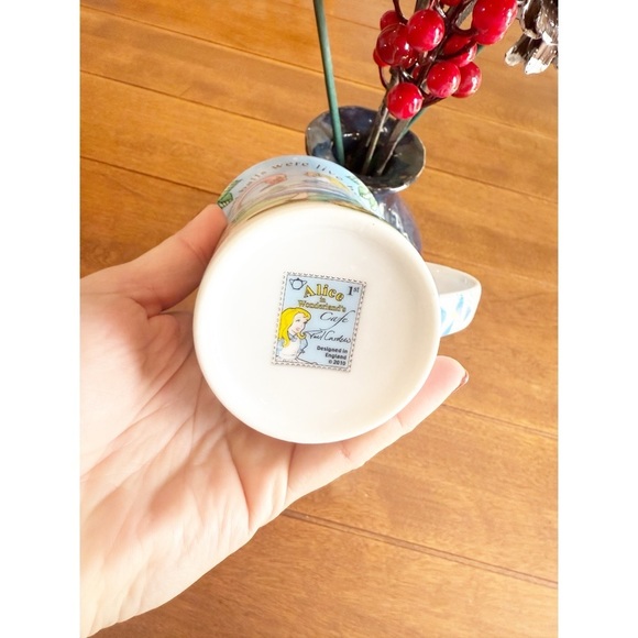 Alice in Wonderland Paul Cardew Mug - Picture 5 of 5